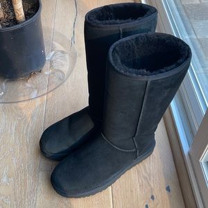 Gently used Uggs, size 10, Tall boot